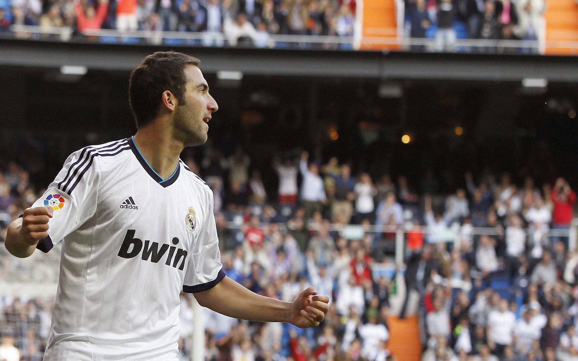 西甲足球产业链发展提速，带动整体经济，西甲球队价值